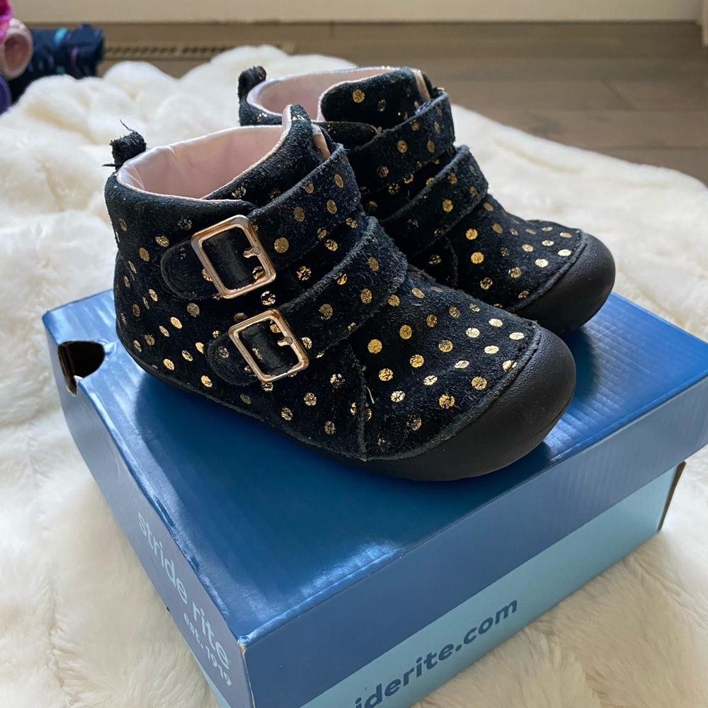 Stride Rite leather shoes size 7M little kid.